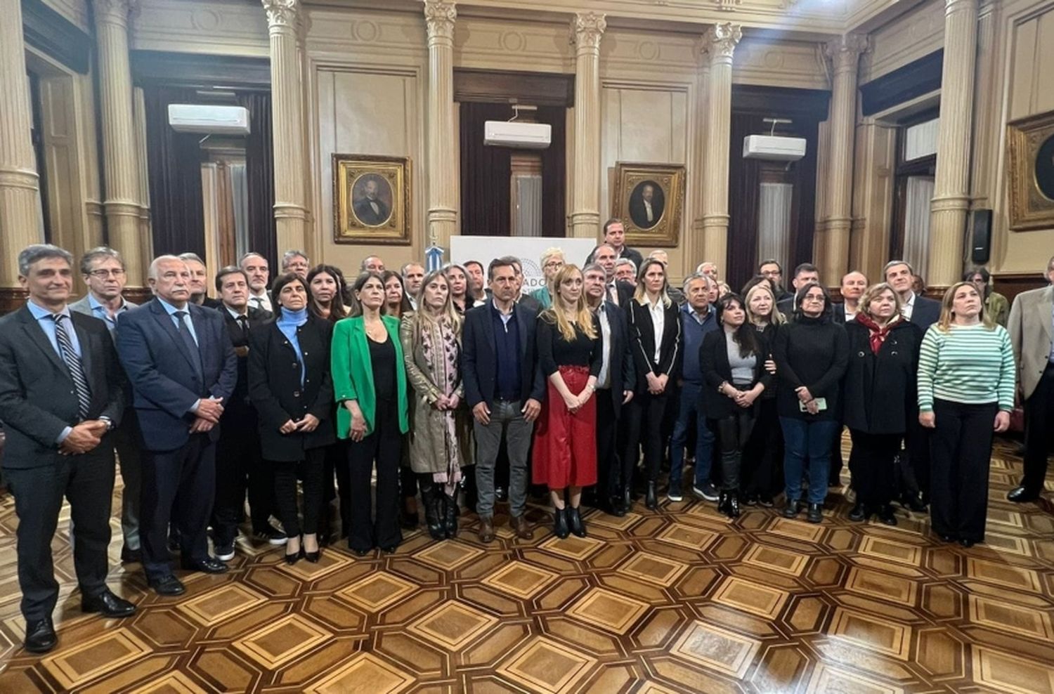 Senadores del oficialismo y la oposición hicieron una declaración conjunta en repudio al atentado contra la Vicepresidenta