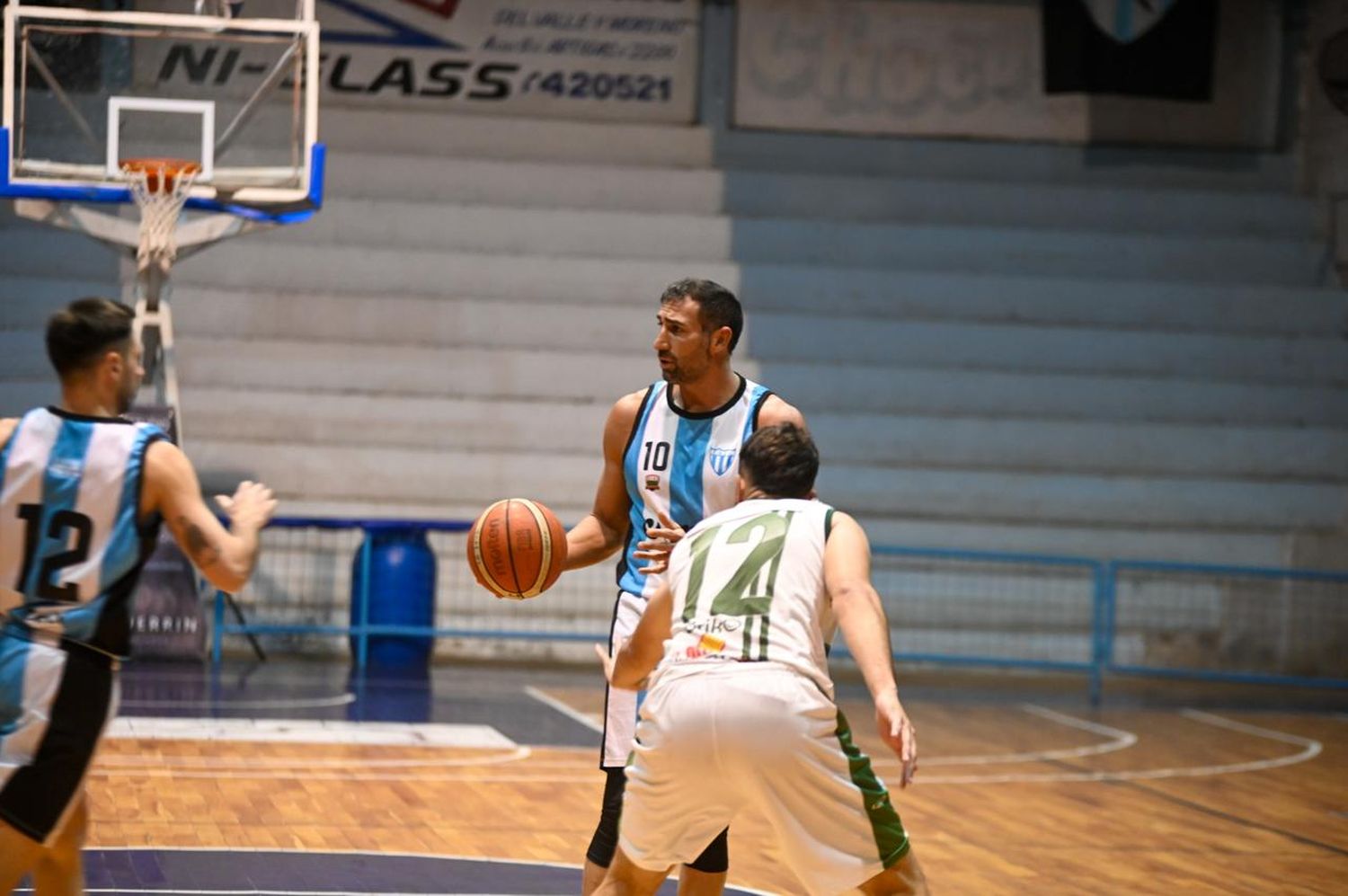 Imagen del duelo Juventud - BH en el cierre de la fase regular (crédito: MR Fotografía).