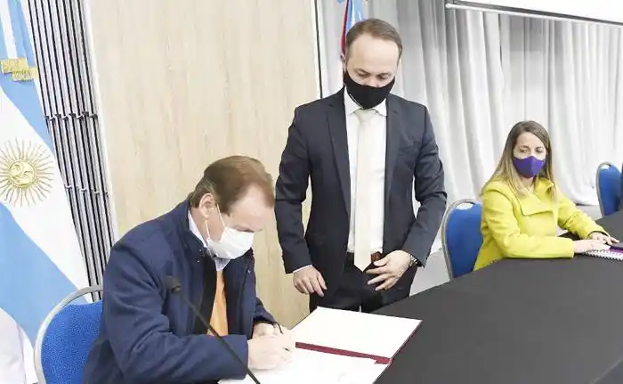 Bordet: �STener una provincia ordenada nos permite  encarar obras que generan empleo⬝