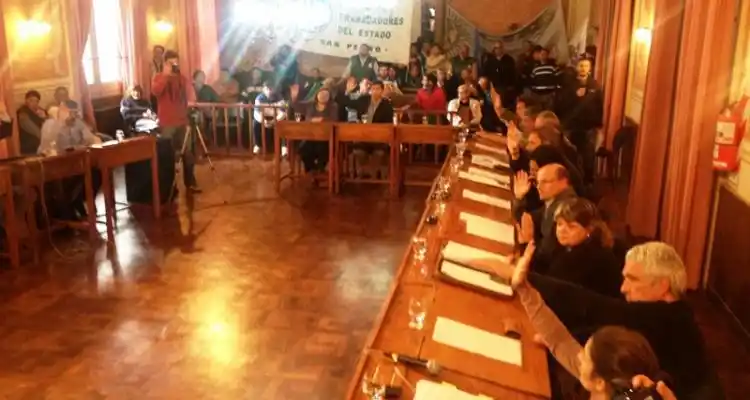 Aprobaron conformar Comisión Investigadora contra Guacone