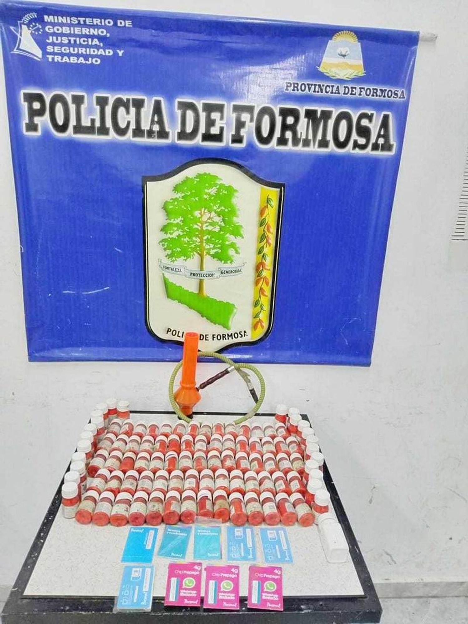 Secuestraron más de 90 frascos 
cerrados de pastillas, un detenido