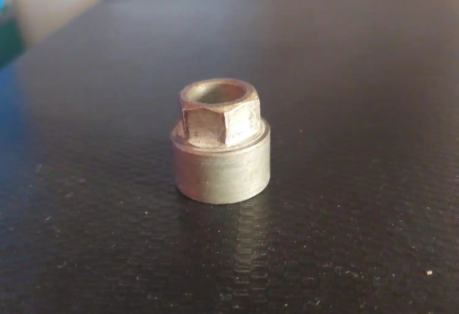 Encontraron llave de seguridad de la rueda de un auto