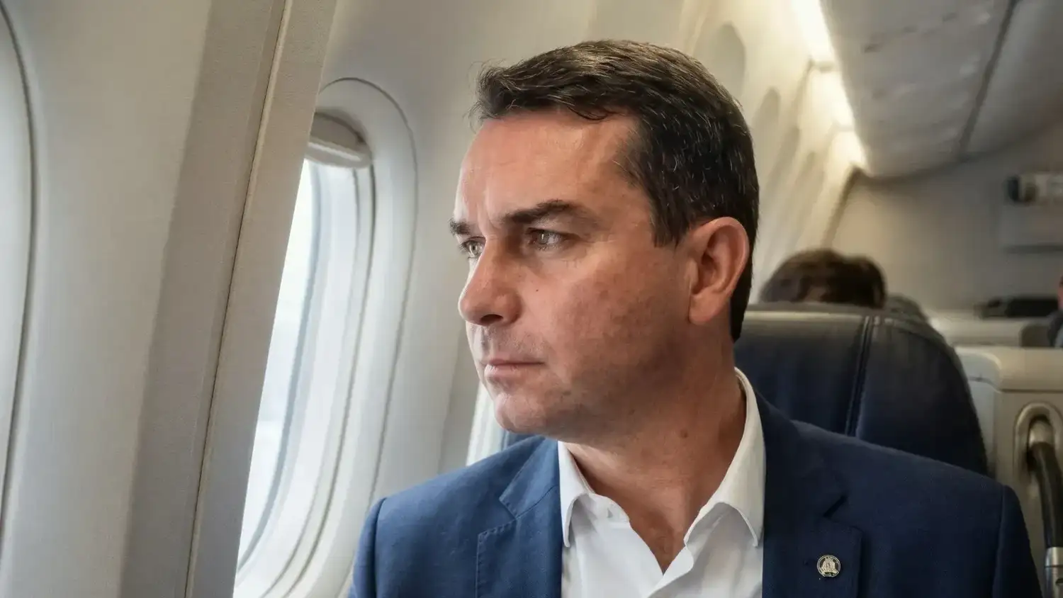 Bolsonaro entró a la Argentina con su familia y tomó un vuelo privado en Iguazú