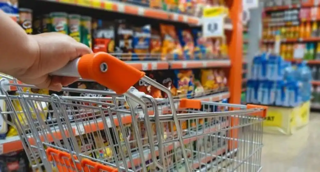 Volvió a caer el consumo en supermercados, mayoristas y centros de compras en febrero