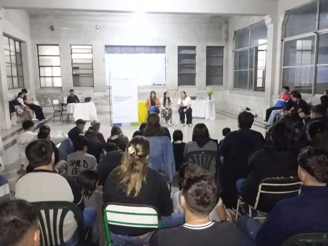 El Área de Niñez expuso una jornada sobre acoso escolar y bullying en la EJSA Nº5