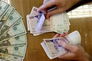 Baja el precio del dólar oficial 