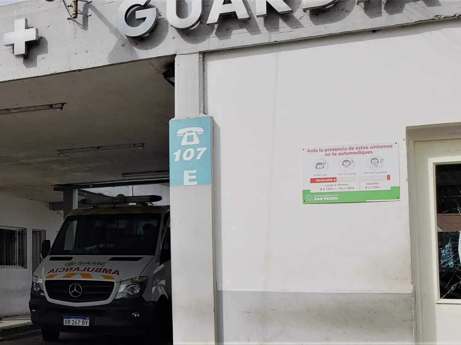 Un móvil policial trasladó al joven a la Guardia del Hpspital.
