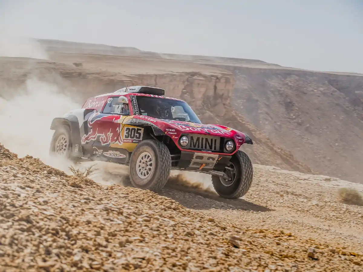 Sainz sigue arriba, pero perdió muchos minutos