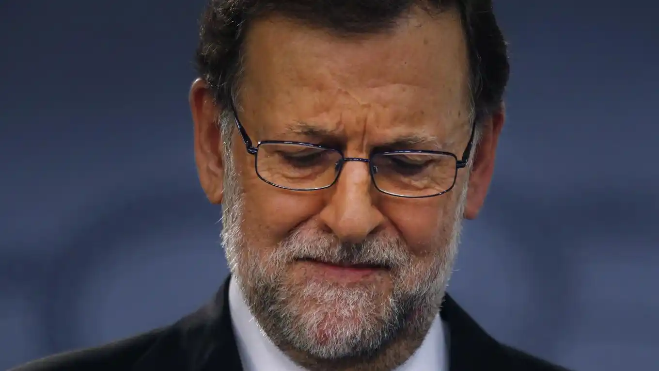 El PSOE decide abstenerse y permitir otro gobierno de Rajoy