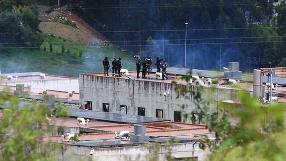 Las autoridades confirmaron al menos 12 muertos y decenas  de heridos
