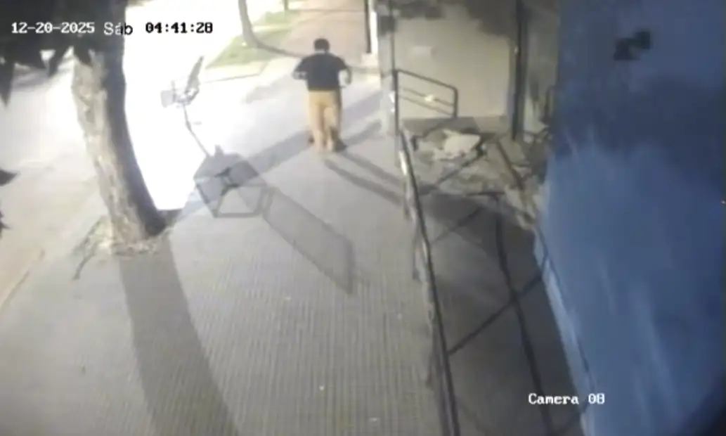Nuevos daños en el Registro Automotor: quedó filmado un acto de vandalismo - 1