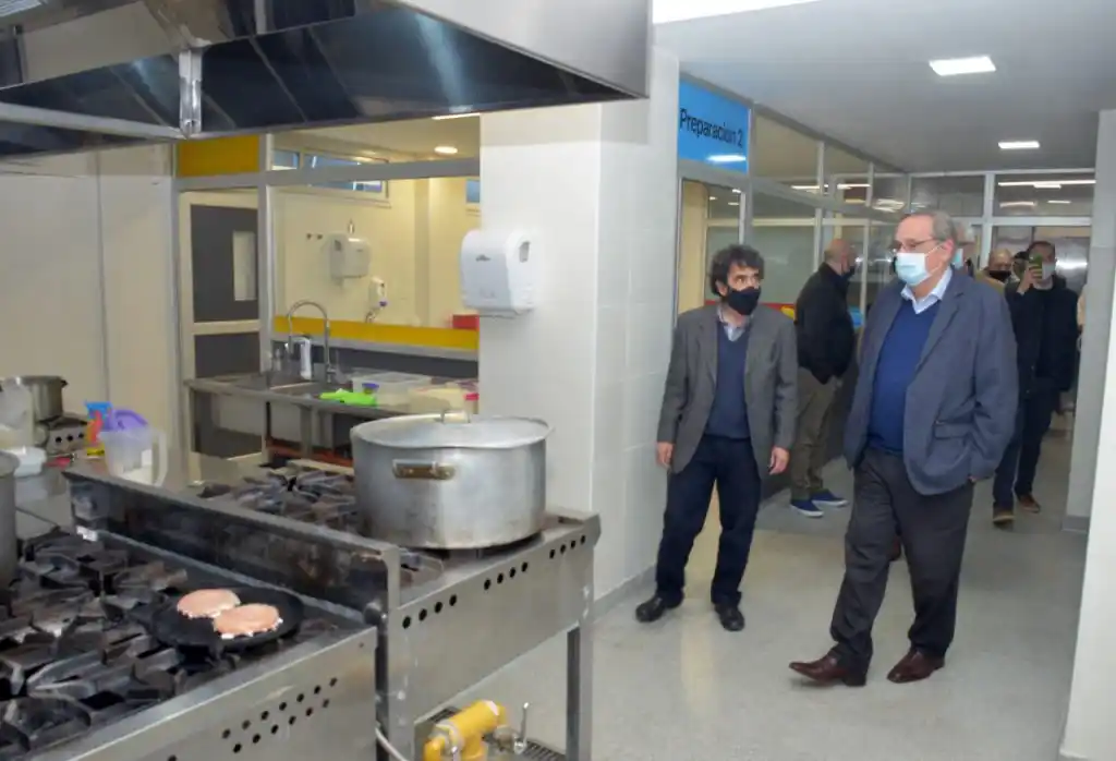 Lunghi inauguró la nueva cocina del Hospital y destacó la inversión en salud pública