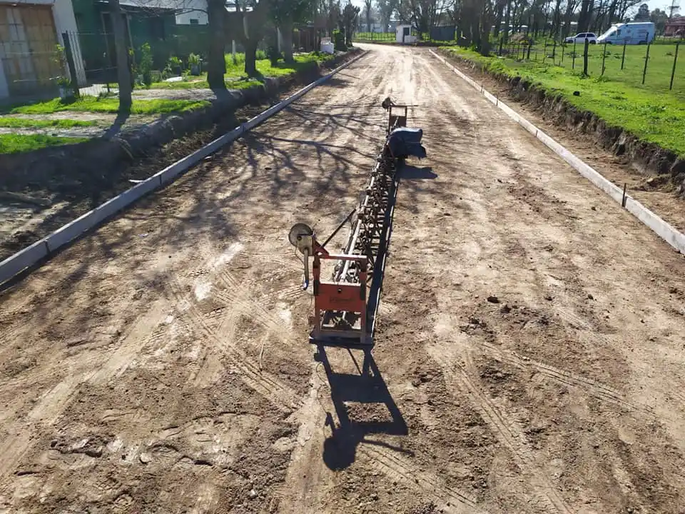 Comenzó la construcción de pavimento en Villanueva