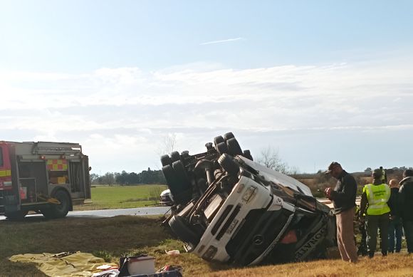Ruta 9: demoras por el vuelco de un camión en el km 145