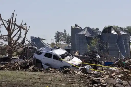 TORNADO EN IOWA cobra la vida de al menos 5 personas