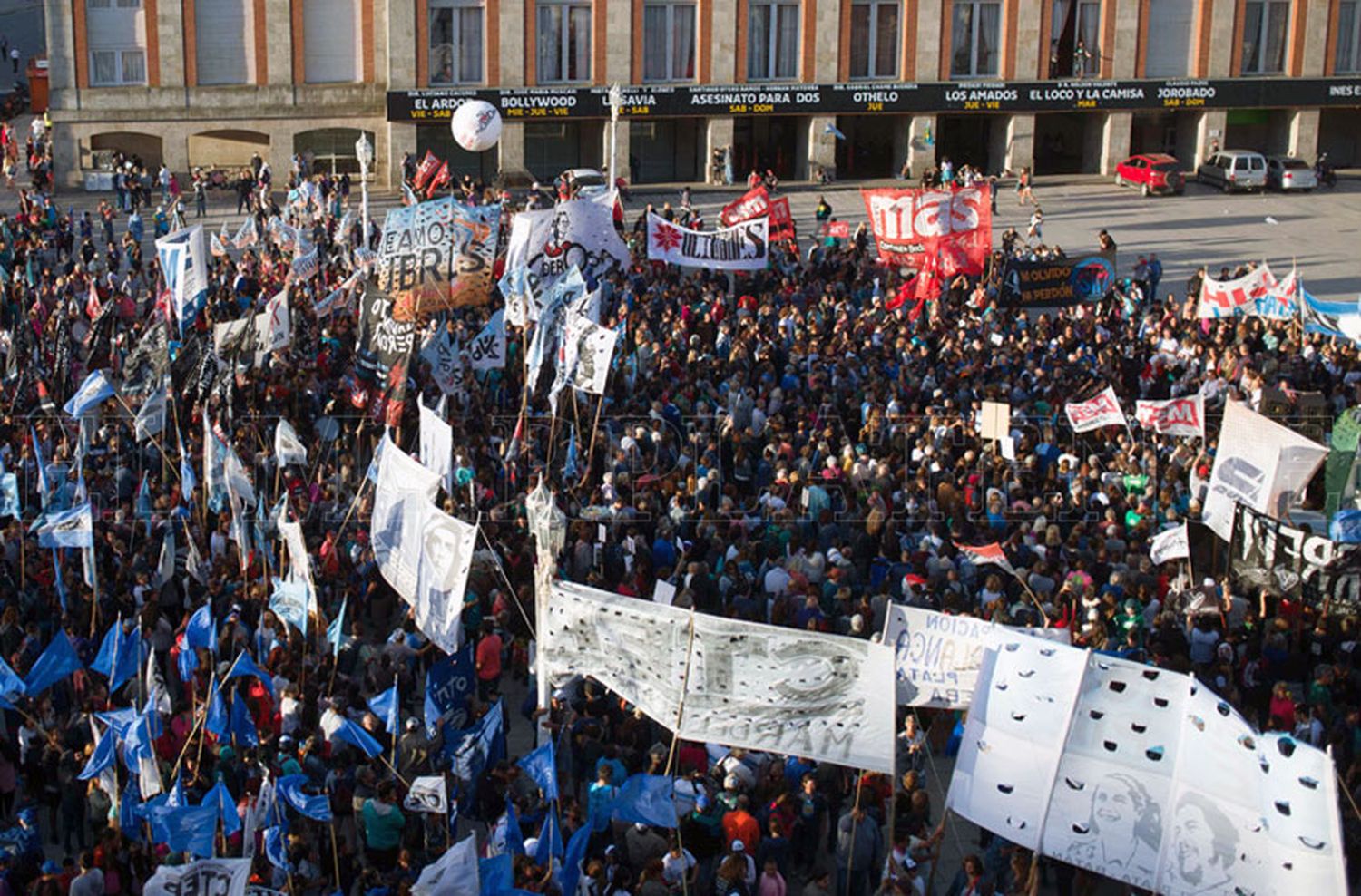 Multitudinario rechazo a la presencia de Etchecolatz en la ciudad