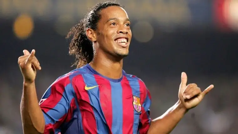 Ronaldinho anunció su retiro