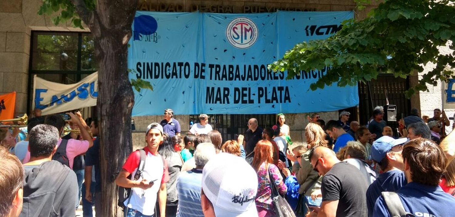 Municipales realizan un paro de actividades