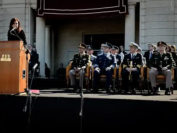 Milani: Cristina postergó el tratamiento de pliegos de jefes de las Fuerzas Armadas