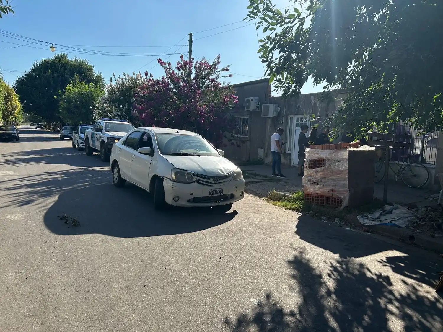 La policía allanó diversos domicilios en busca de Kevin Carlevaris.