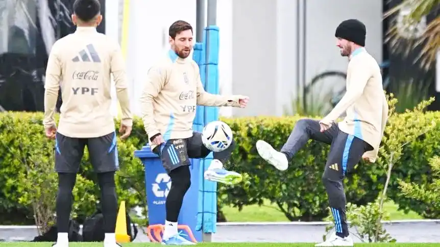 La Selección Argentina entrena y piensa en el partido ante Venezuela