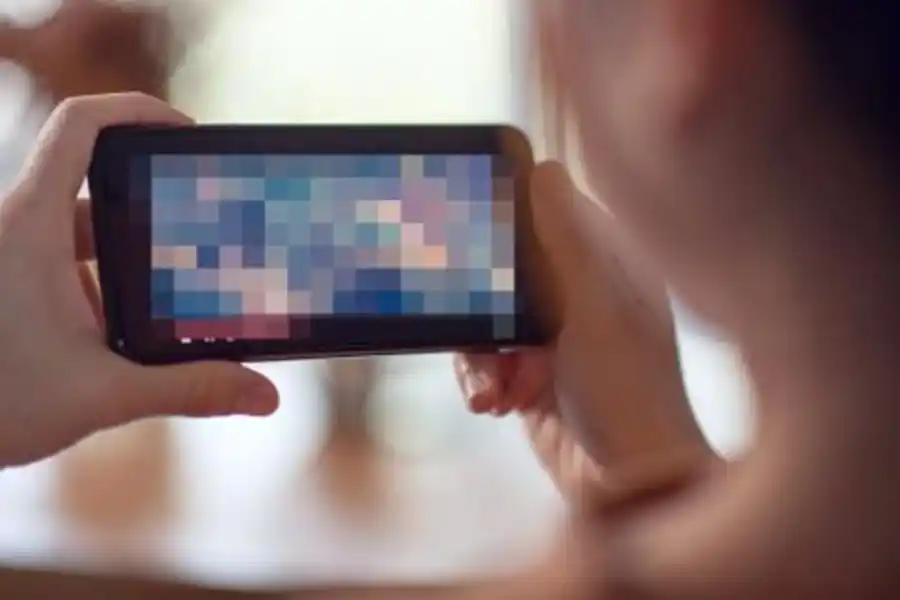 Lo detuvieron por vender una soldadora robada, pero cuando le secuestraron el celular le descubrieron pornografía infantil