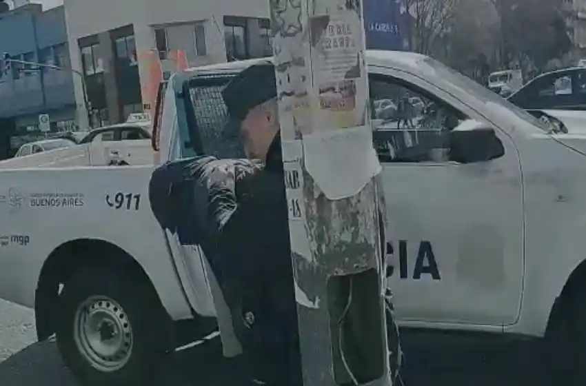 Motochorro robó en pleno centro: arrebató una cartera y le quebró el dedo a una mujer