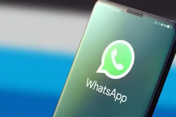 Si te llegó un mensaje desde la cuenta de WhatsApp con tilde verde, no te asustes: no es una estafa