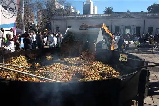 La Plata festeja el 9 de julio con un locro solidario