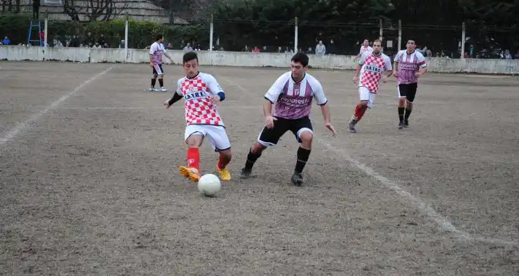 Paraná, Las Palmeras, Banfield y General San Martín a semifinales