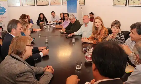 Paritaria docente: El gobierno adelantó el aumento del 6% y aumentó el código por traslado