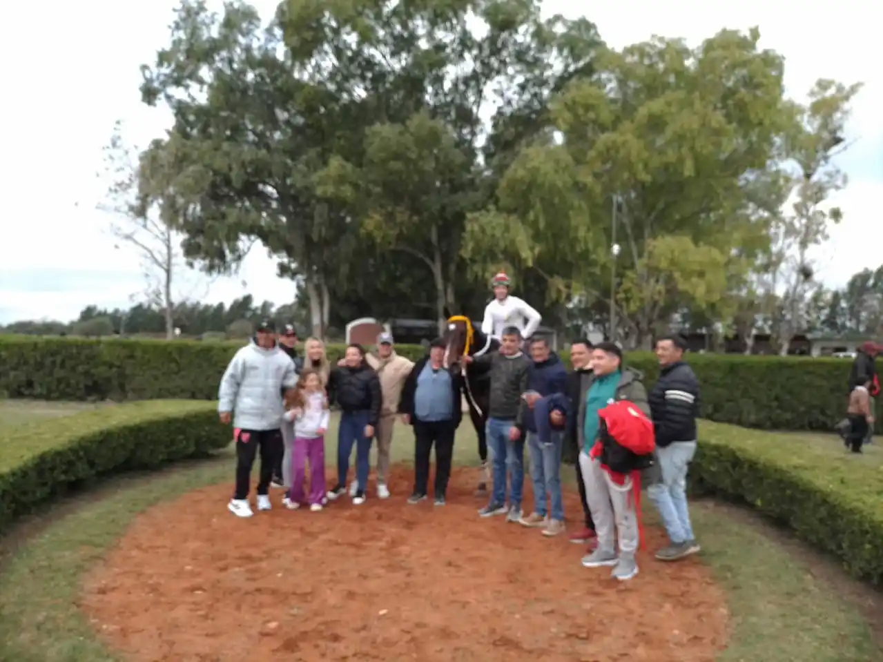 Turf: “El Negro Luis” brilló en el Gran Premio 25 de Mayo