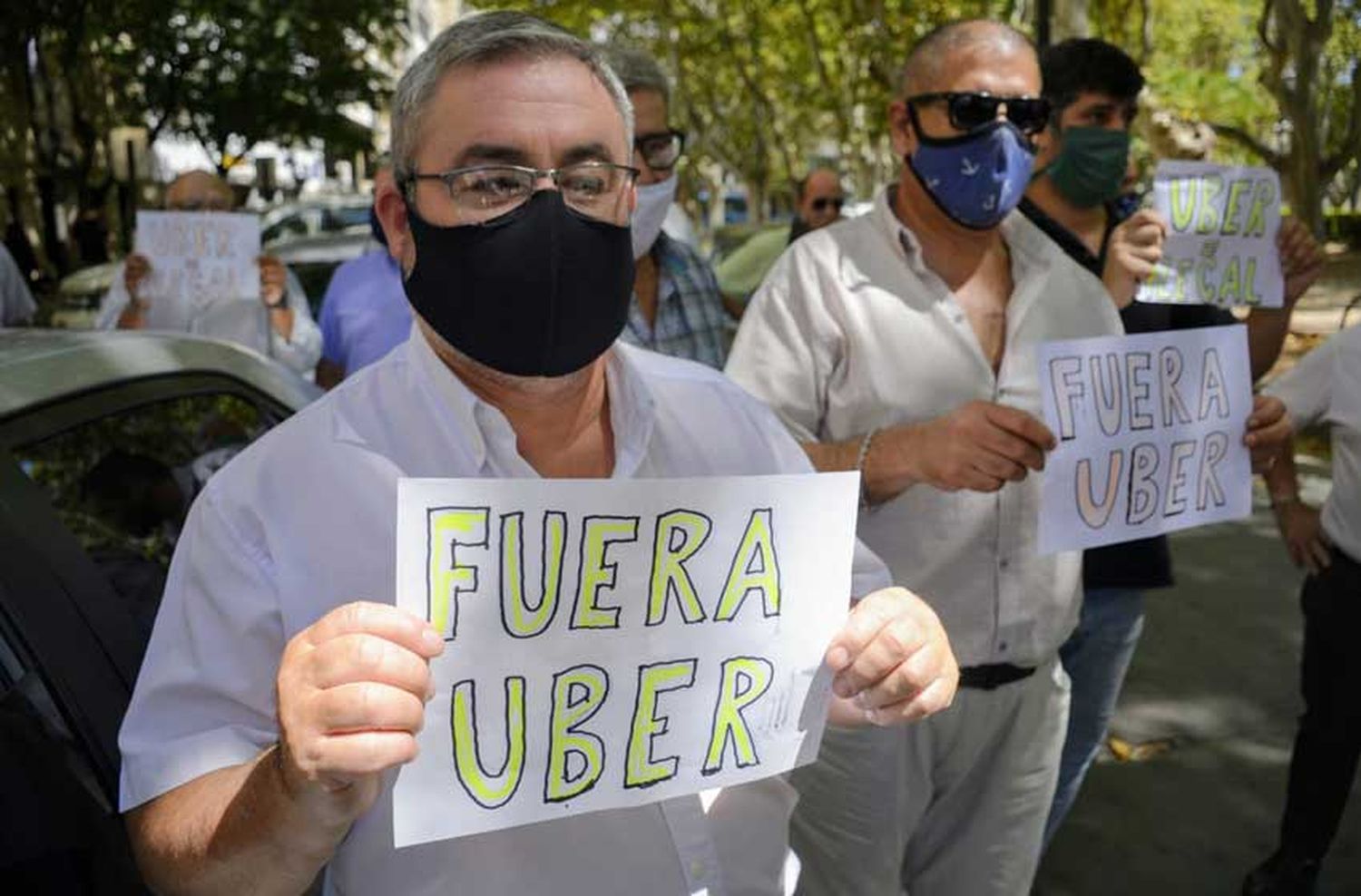 Remiseros contra choferes de Uber: «Si agarro un revólver y salgo a robar también me genera un ingreso»