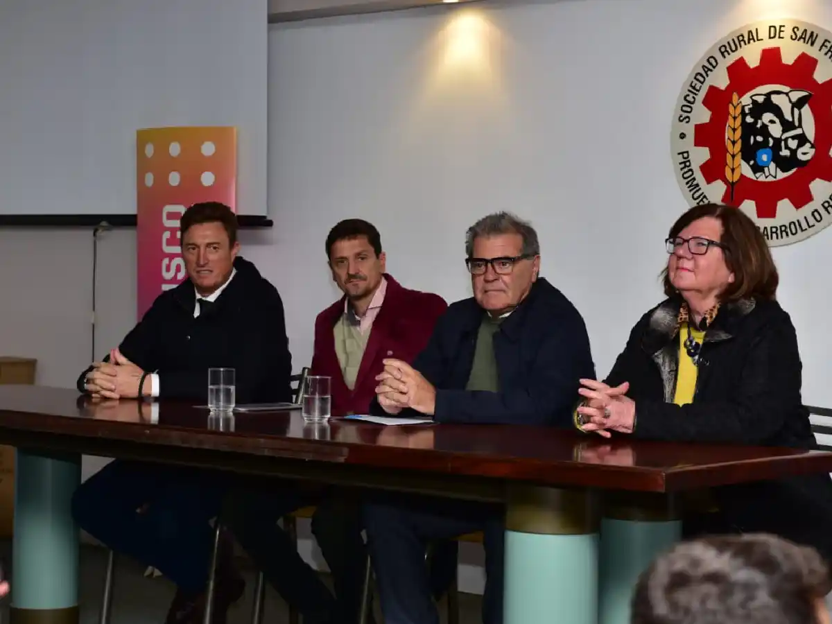 La Provincia entregó a la Rural fondos por millón de pesos 