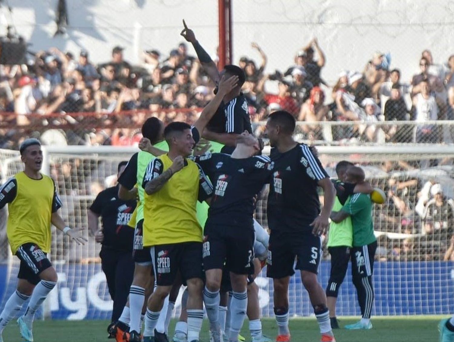 Deportivo Riestra le ganó la final a Deportivo Maipú y es el segundo ascendido a la Primera División