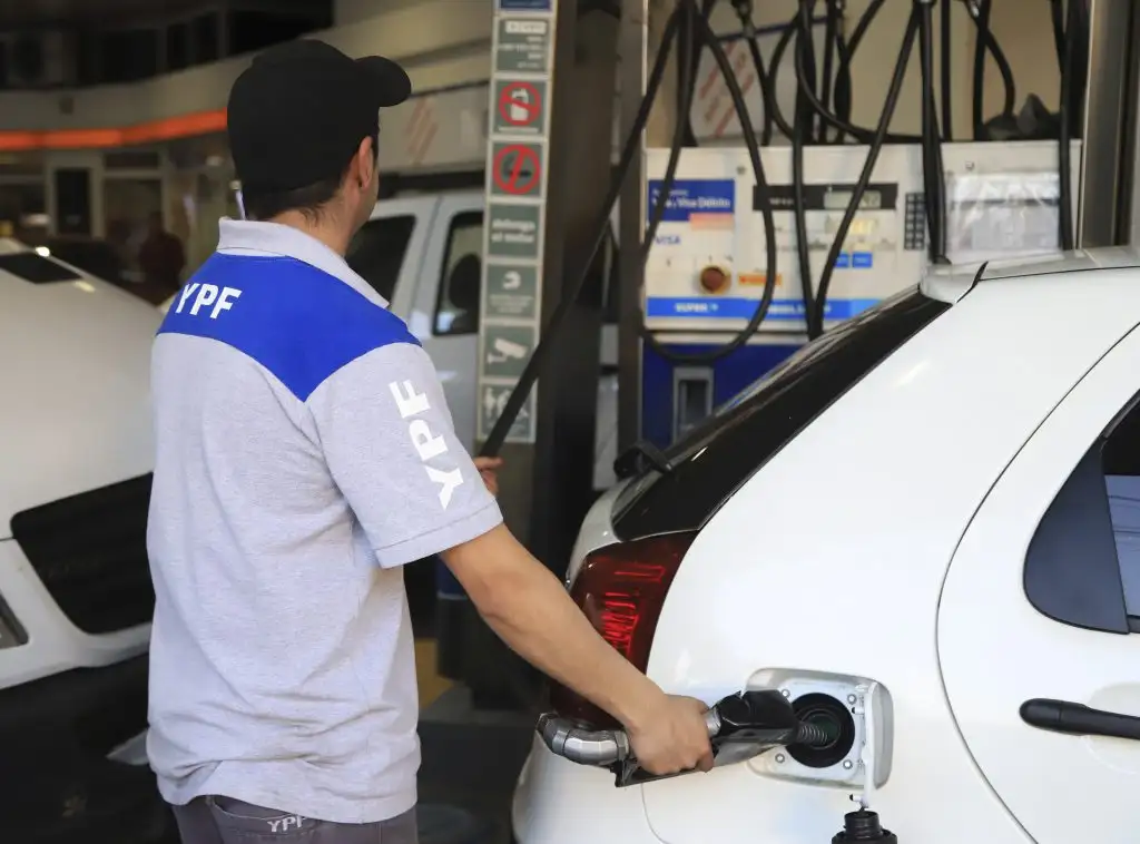 YPF aumentó un 2.9% el precio de sus combustibles