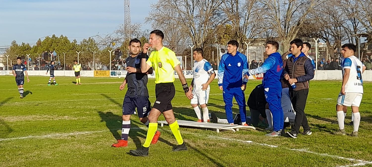 Martín Galizzi dirigió un partido para el olvido. Malas decisiones, expulsiones y sanciones que dejaron muchas dudas y la hinchada de Sportiva lo despidió con epitetos irreproducibles. Sportiva y Libertad empataron 2-2 en el estadio "Hermanos Romasanta".