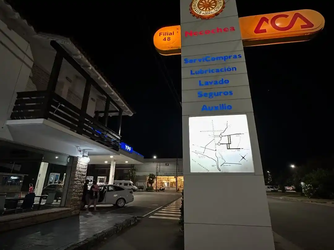 Ingresaron por los techos a robar a la YPF de 59 y 48 y se llevaron más de 300 cajas de cigarrillos