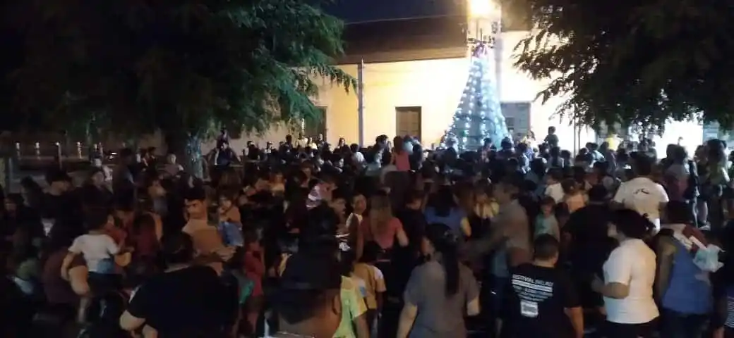 Cerca de 500 chicos saludaron a los reyes magos en Doyle y Santa Lucía