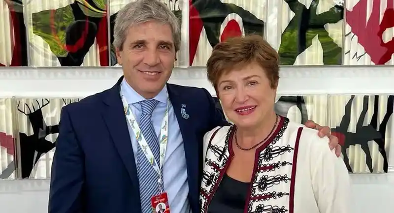 Caputo ya tiene los dólares para pagar los vencimientos de deuda de este año