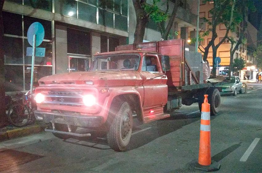 Quisieron escapar en un camión, luego de robar tapas de cabinas de gas