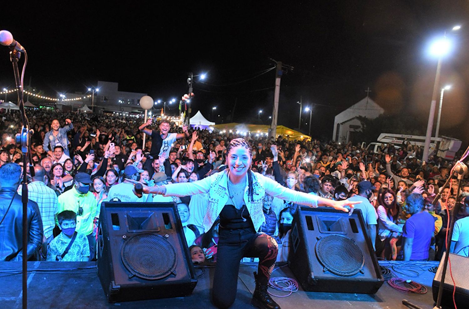 Una multitud vivió el arranque de la Fiesta Regional de la Empanada Costera en Santa Elena