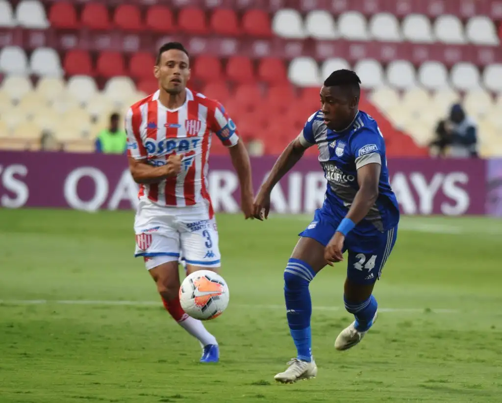 Unión cayó ante Emelec  y complicó su continuidad 