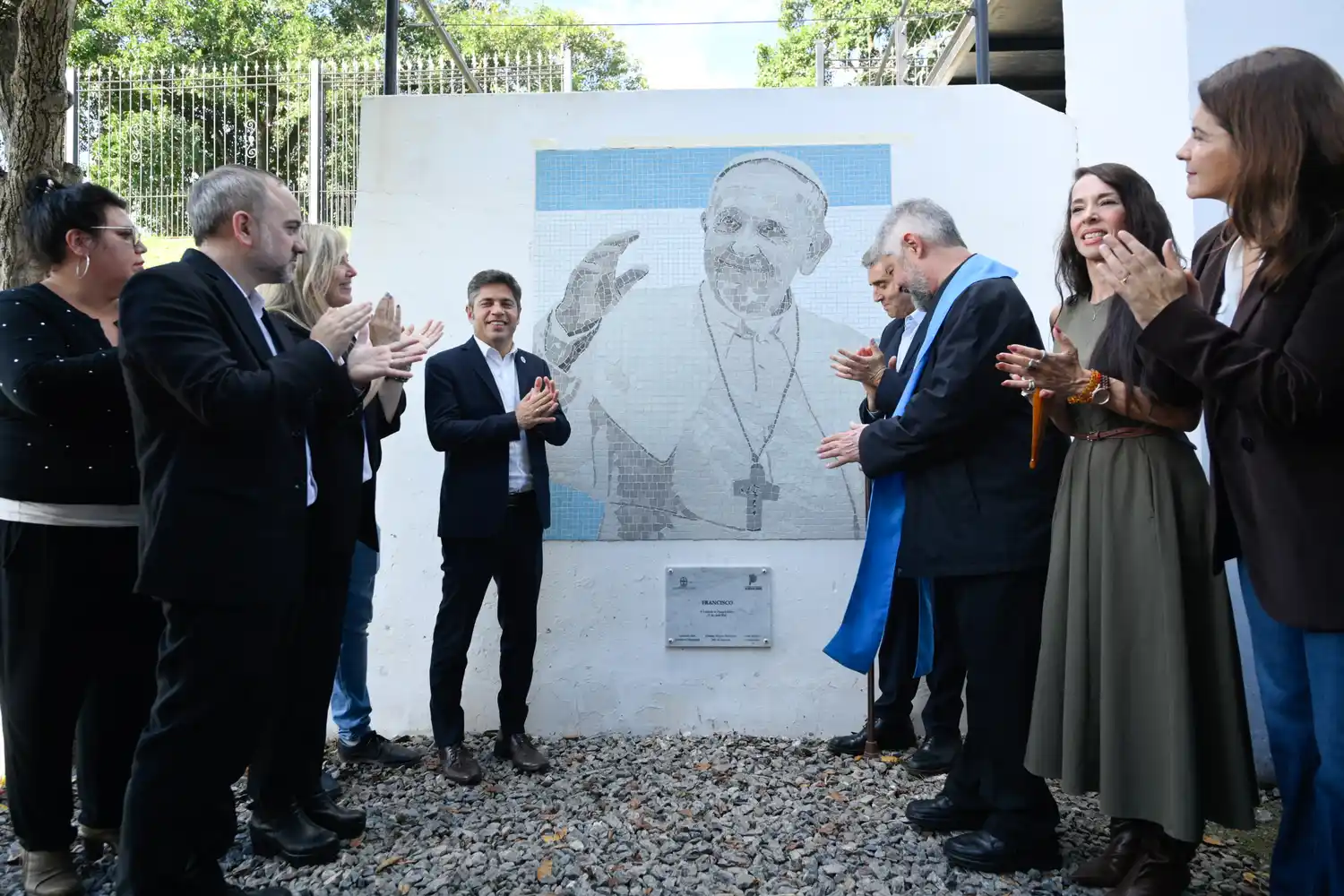 Kicillof criticó a Milei sin nombrarlo desde Luján.