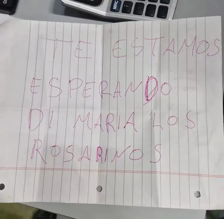 Dos delincuentes efectuaron disparos contra el local este miércoles por la noche, horas después de que fuera vandalizado un mural homenaje a “Fideo” en el club donde dio sus primeros pasos.