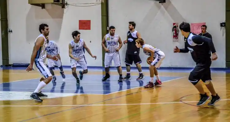 La primera de náutico busca la final ante Honor y Patria