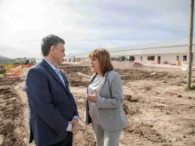 Con Manuel Adorni en el pantano judicial, 
Patricia Bullrich aguijonea a Jorge Macri