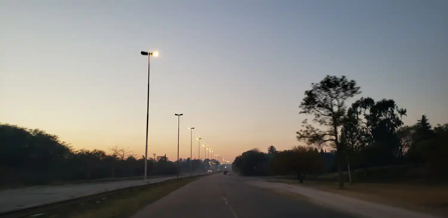 Con un pie sobre el ómnibus, pasajeros suspendieron el viaje