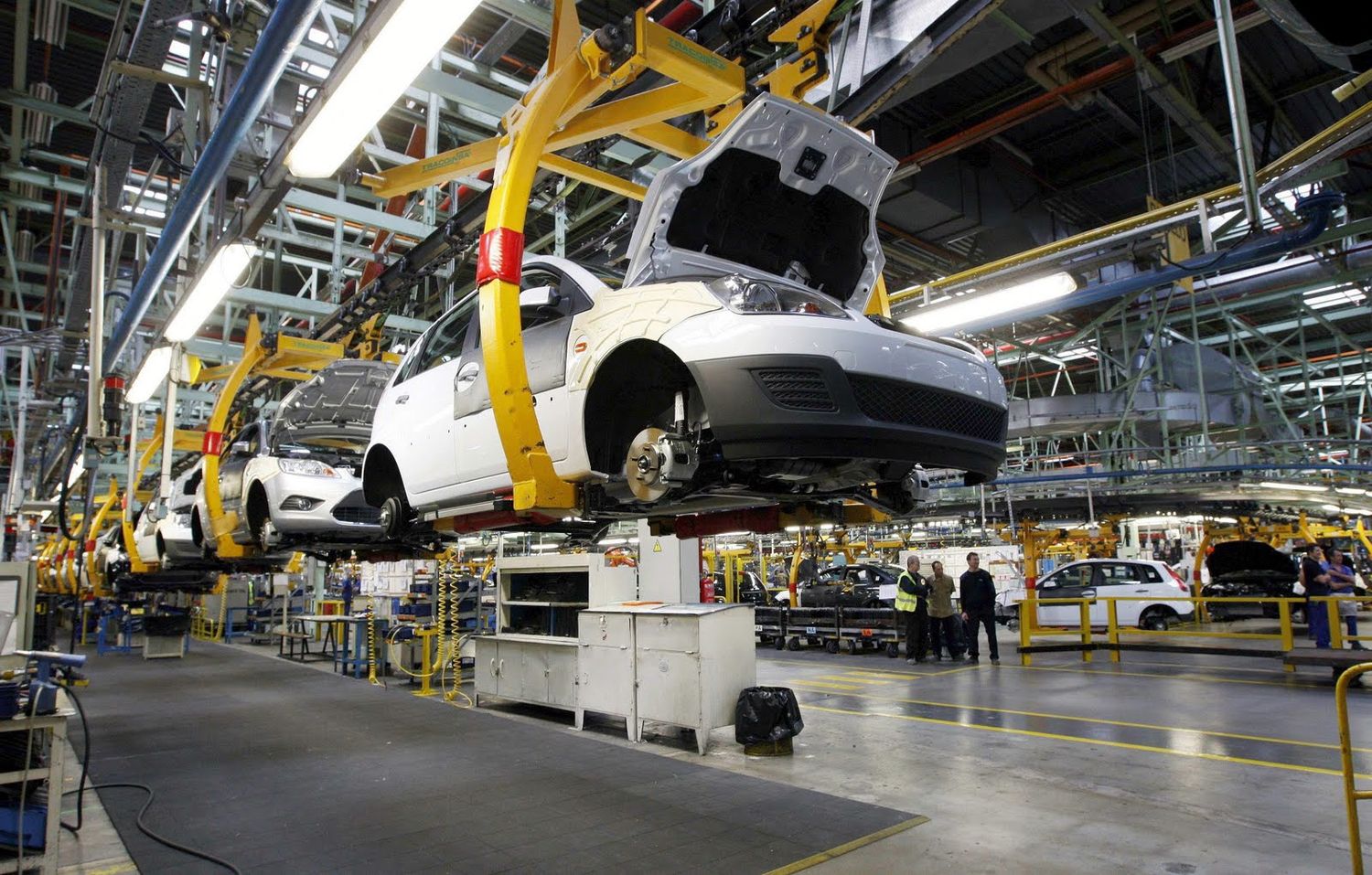 Crisis automotriz: La fabricación cayó considerablemente en agosto