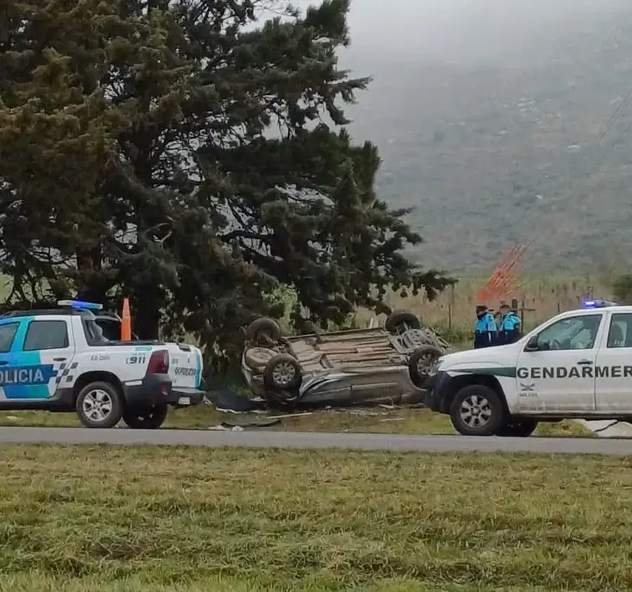 Un auto volcó en la Ruta 226 y dos personas resultaron heridas. Foto: La Vanguardia